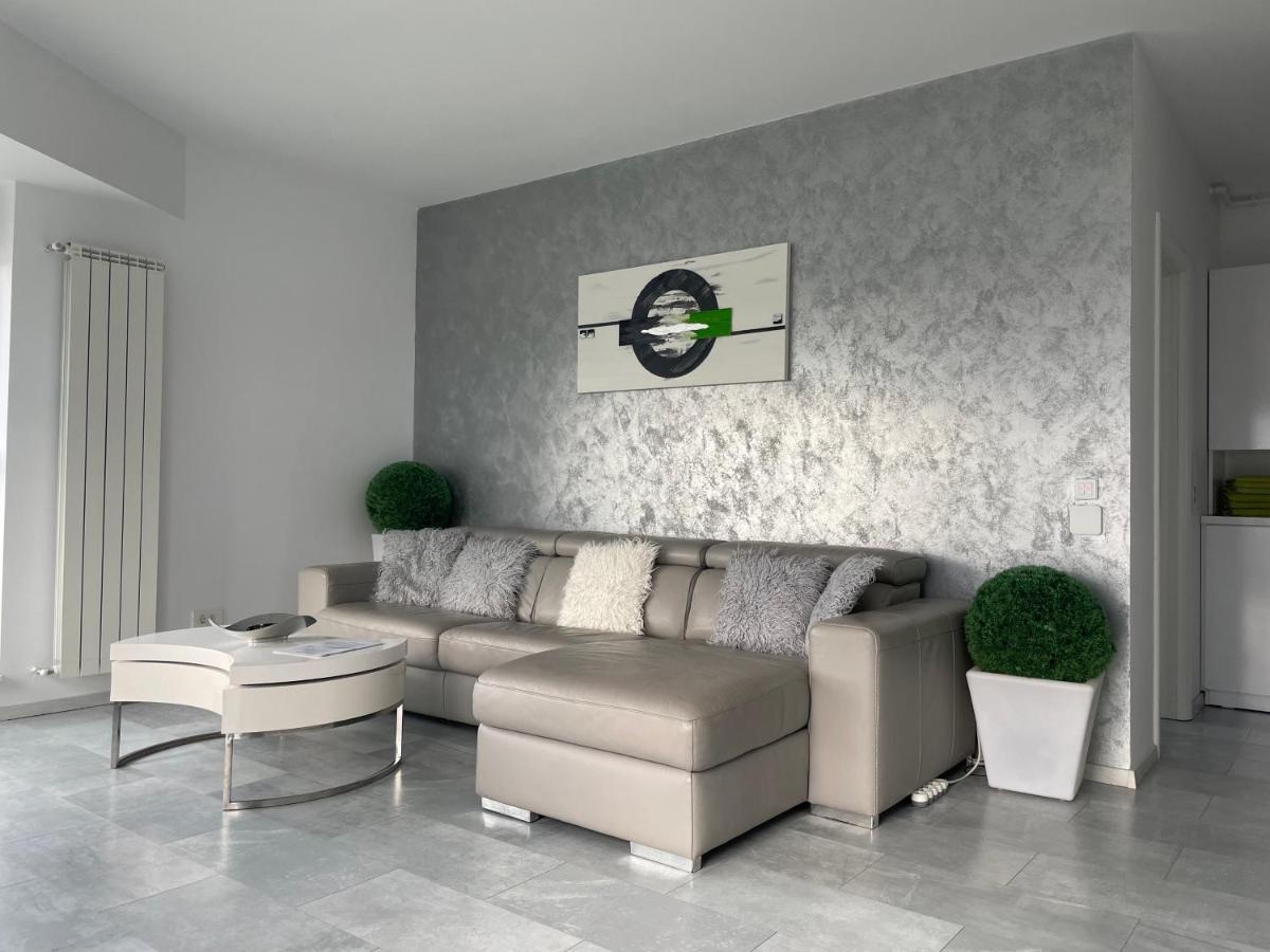 Luxury Westpark 2 Residence With Lake View Bucharest Exterior photo