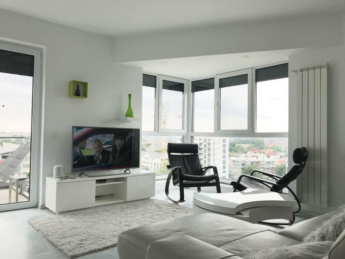 Luxury Westpark 2 Residence With Lake View Bucharest Exterior photo