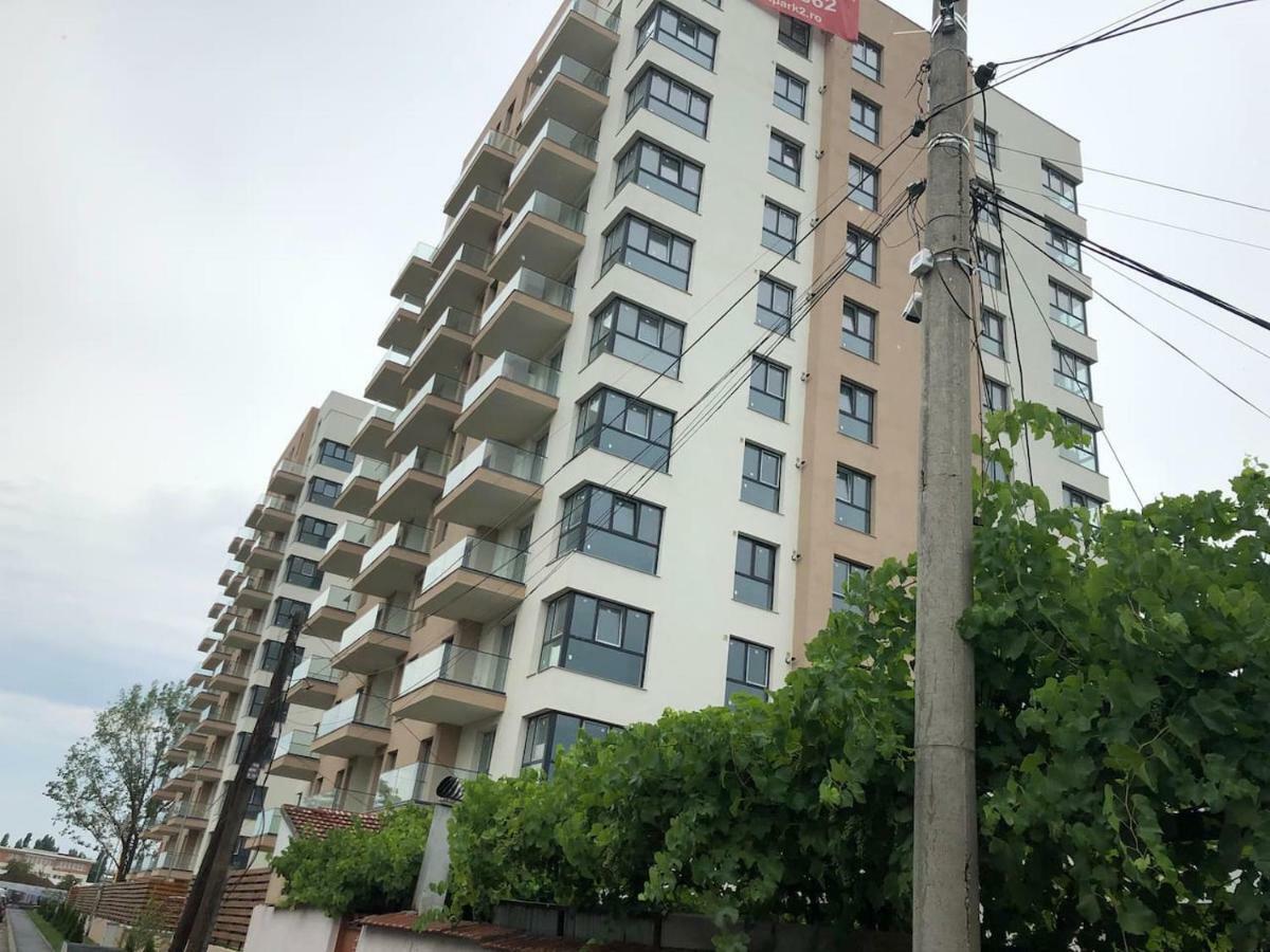 Luxury Westpark 2 Residence With Lake View Bucharest Exterior photo